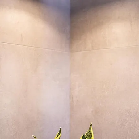 Ando'S Cozy Studio Apartment-2